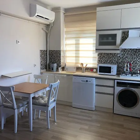 Hallmark Apartment *