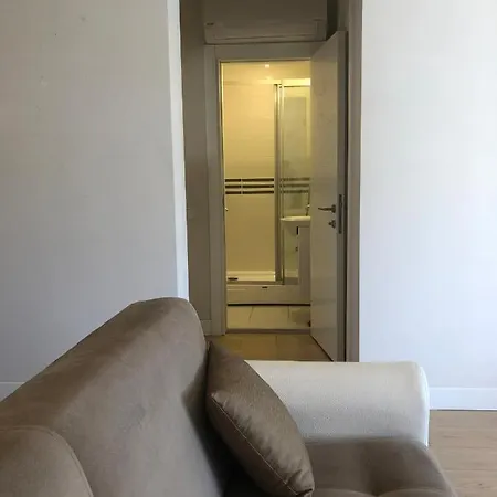 Hallmark Apartment *