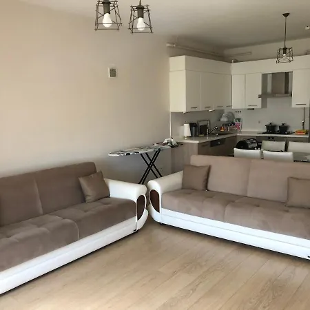 Hallmark Apartment *